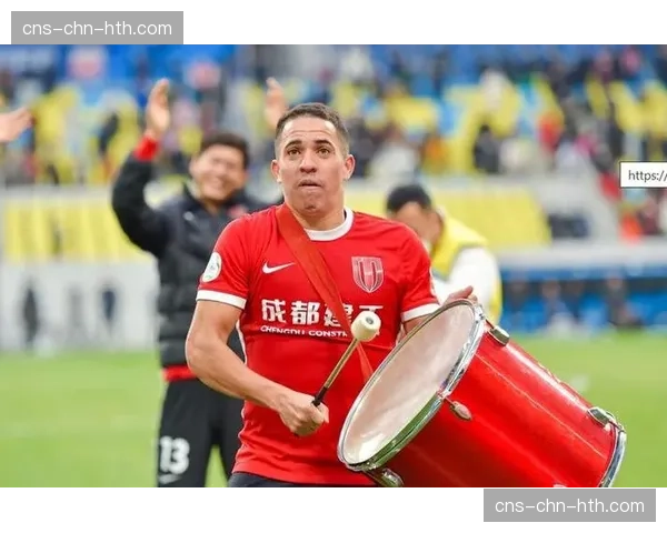 官方：成都蓉城外援罗慕洛因膝盖不适，将缺席至少两周。