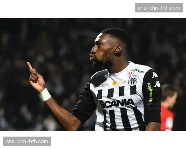 昂热0-2不敌洛里昂，主队全场仅完成5次射门，进攻端被完全压制