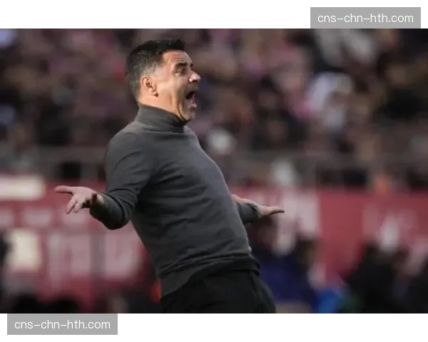 备战马竞，赫罗纳全队进行封闭训练，主教练强调防守纪律