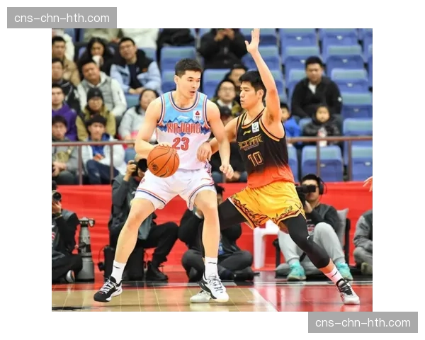 CBA“篮球进校园”活动走进新疆乡村小学，阿不都沙拉木担任导师